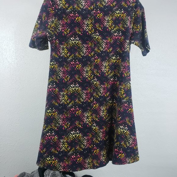 LuLaRoe Women's Black Pink Aztec Pyramid Short Sleeve Tunic Shirt Top Blouse - Picture 9 of 16